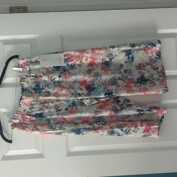 Athleta Savannah Bermuda Short Size S P NWT - Picture 2 of 5